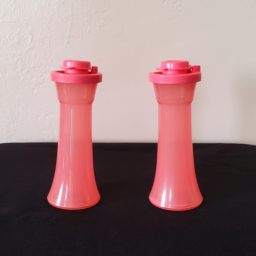 Tupperware Hourglass Salt and Pepper Shaker